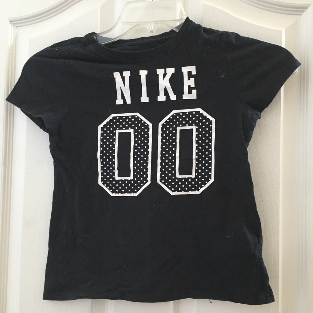 FINAL MARKDOWN Girls Nike tee medium